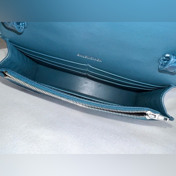 Balenciaga Hourglass Wallet on Chain - Picture 11 of 16